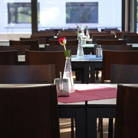 Hotel Bildungshotel 2*